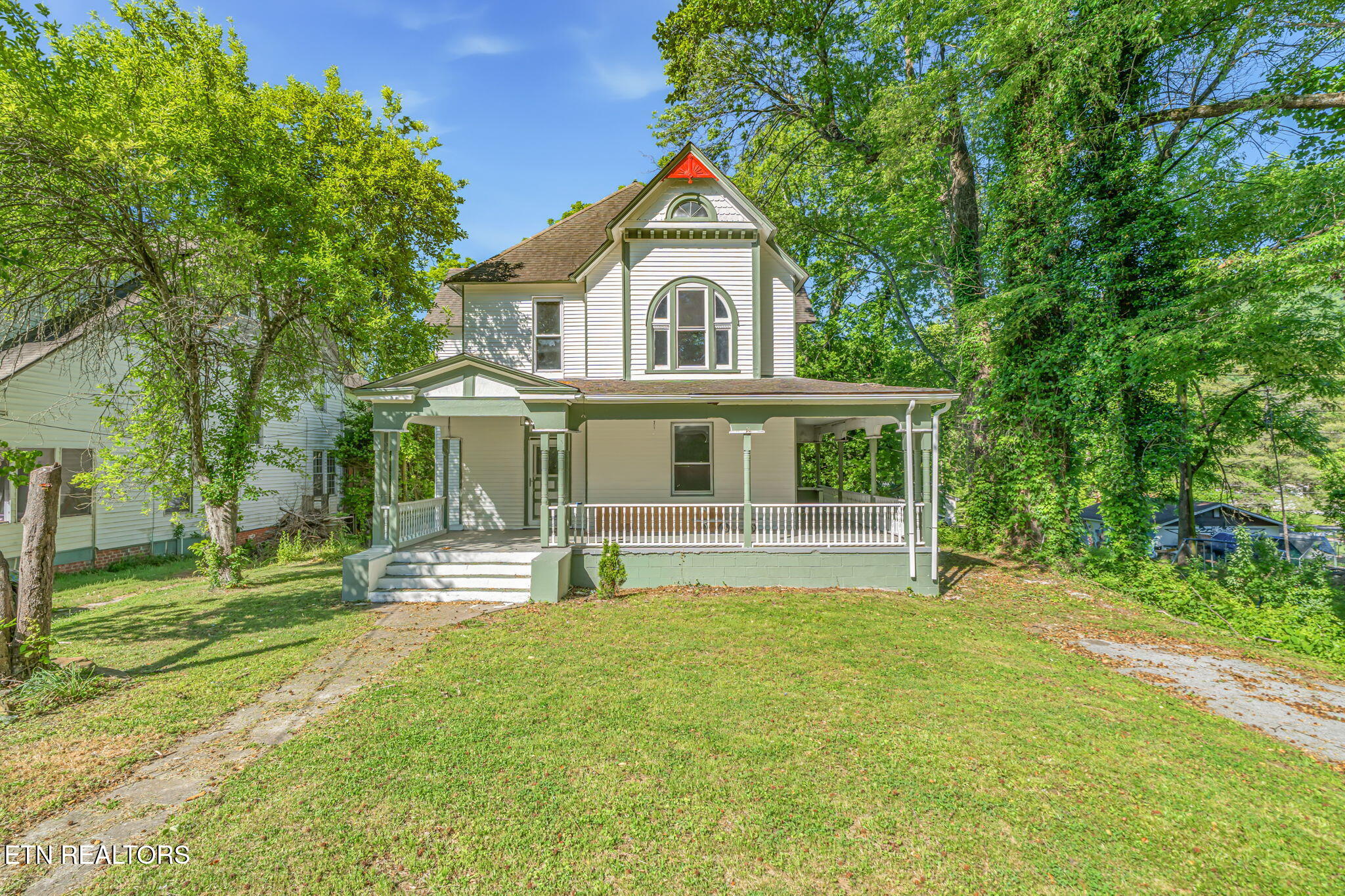Exterior of the Victorian home at 419 W Rockwood Street